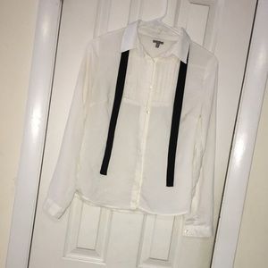 Chic Charlotte Russe Women’s blouse